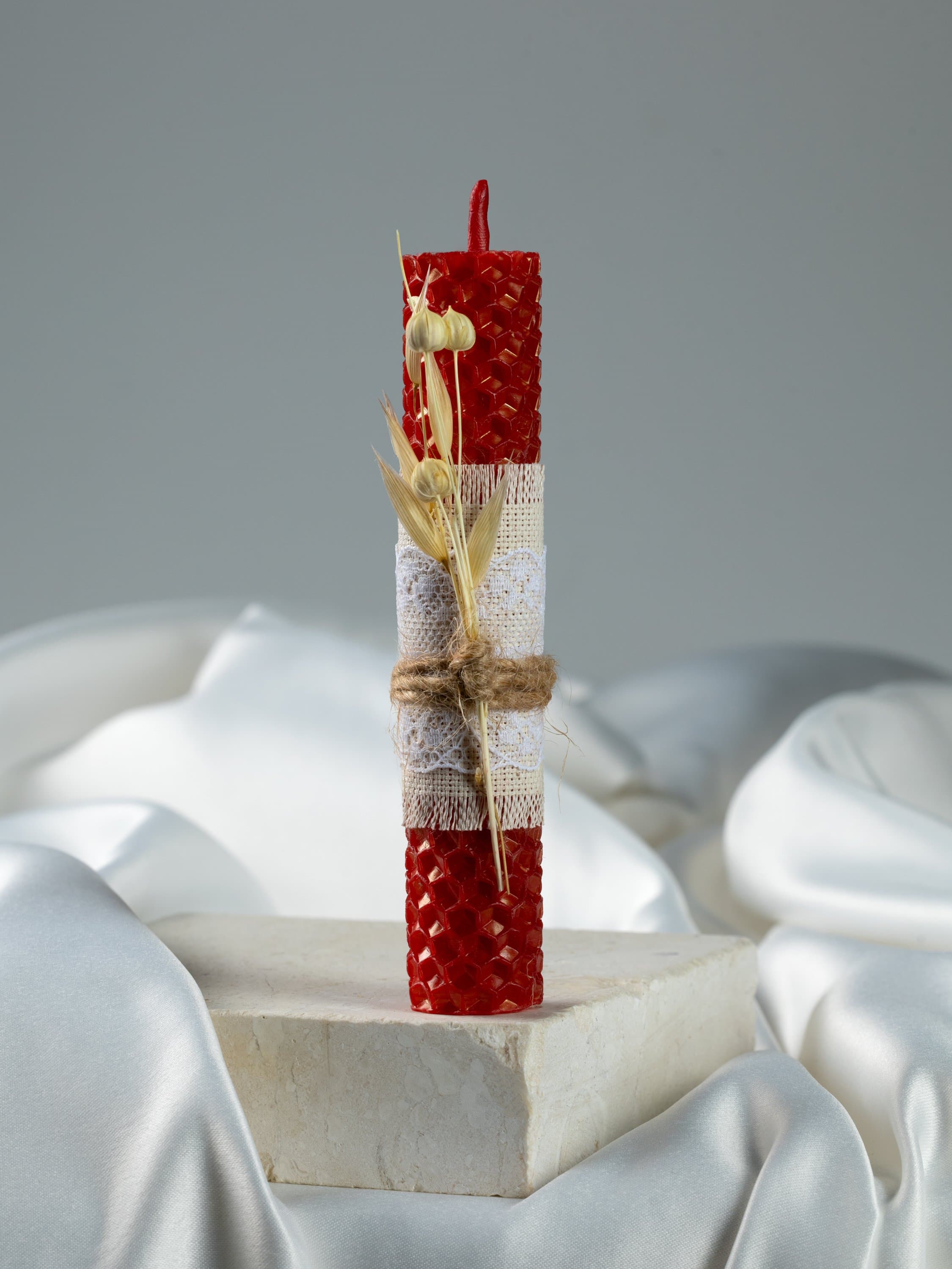 Красная свеча из вощины