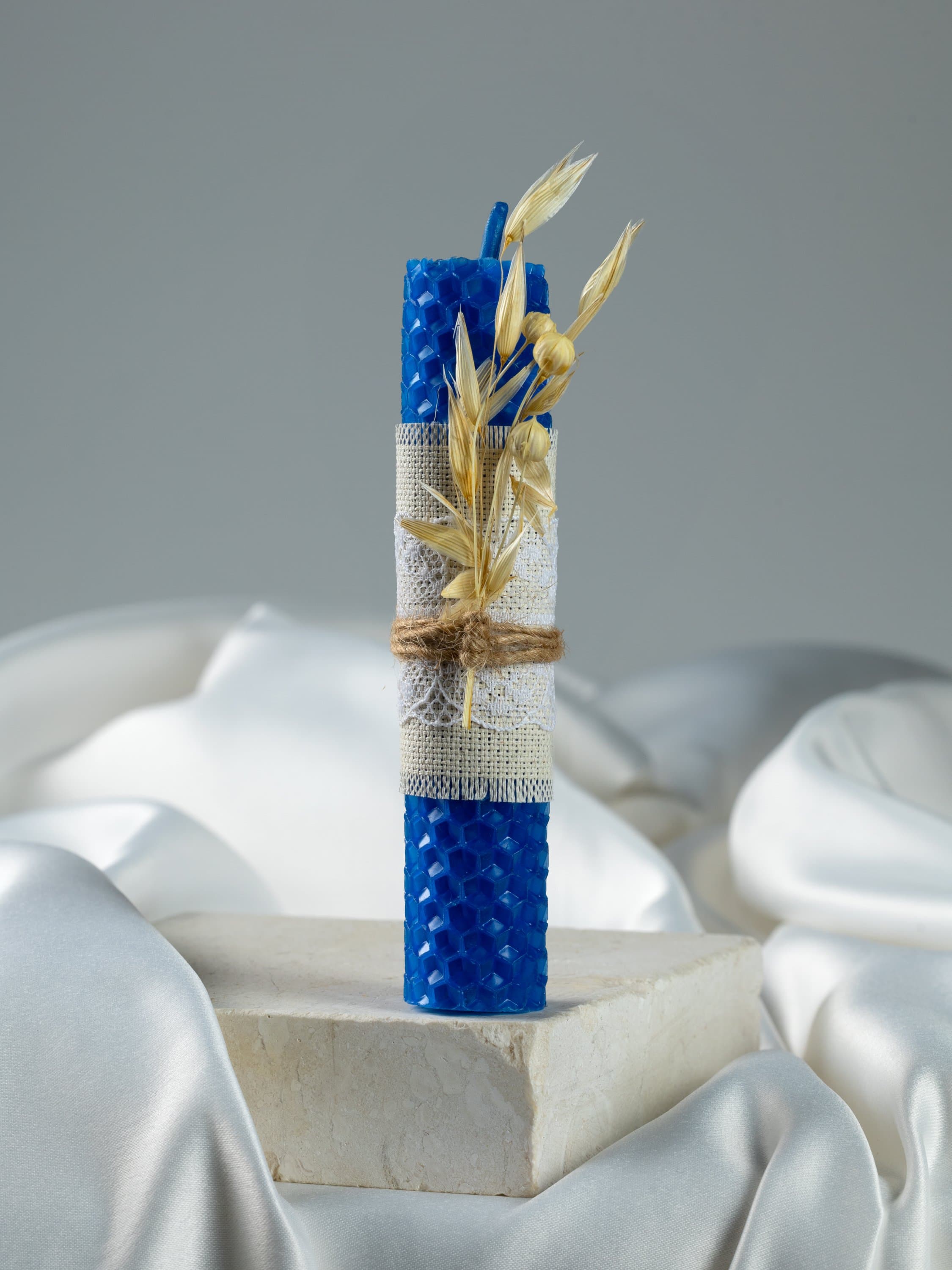 Синяя свеча из вощины