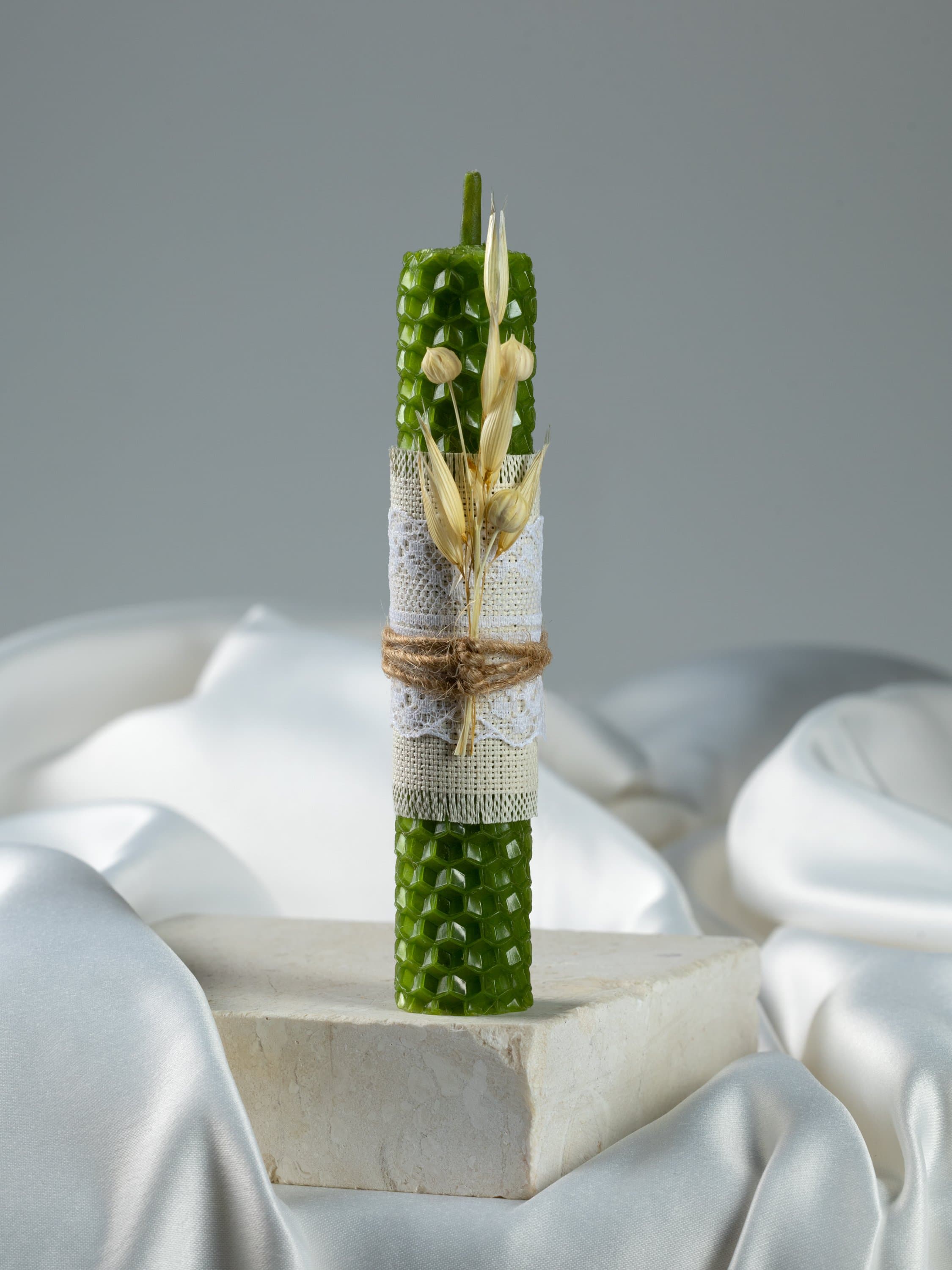 Зелёная свеча из вощины